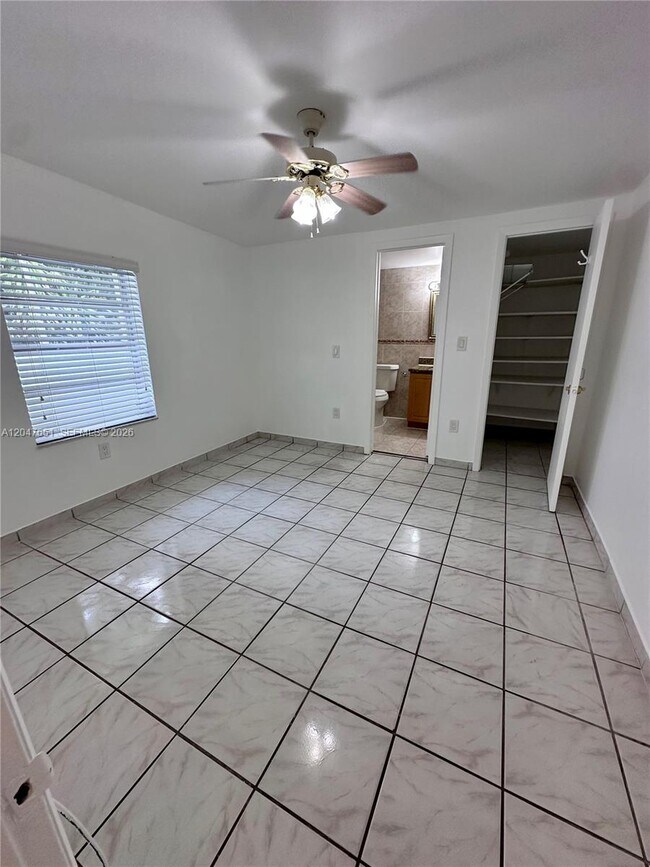 Foto del edificio - 3743 SW 28th St