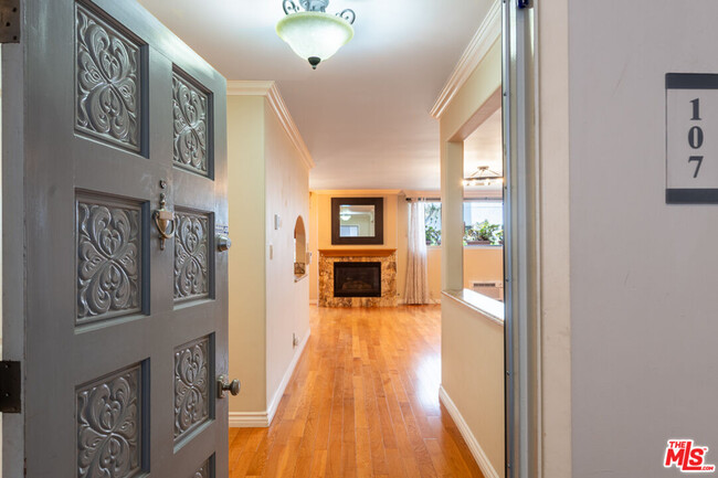 Foto del edificio - 530 S Barrington Ave