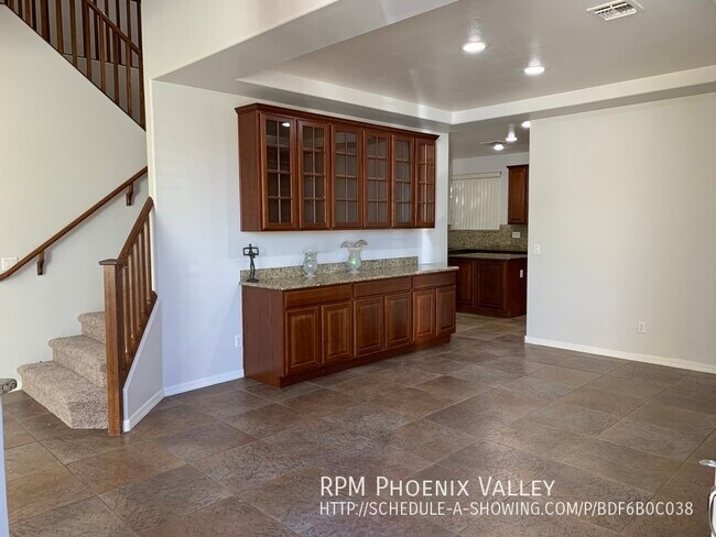 Building Photo - Gorgeous Updated 5-bed /3 Bath in Trailsid...