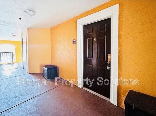 Building Photo - 5463 Vineland Rd