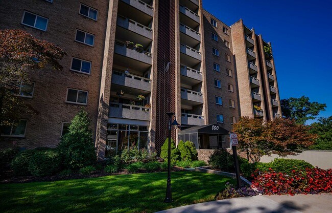 Foto del edificio - Laurel Village Apartments