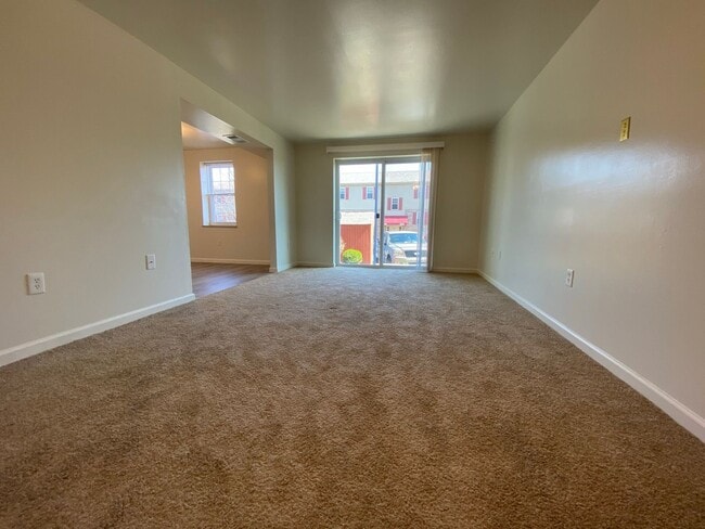 Building Photo - Fantastic North Hills 1 BR! Equipped Kitch...