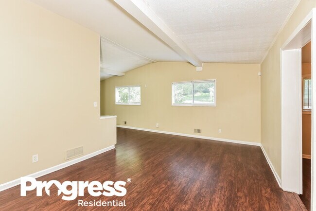 Foto del edificio - 2351 Pinewood Dr