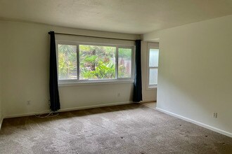 Building Photo - 725 Santa Florencia