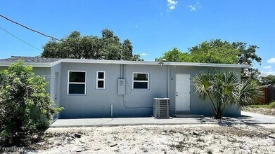 Building Photo - 1701 NW 13th Ct