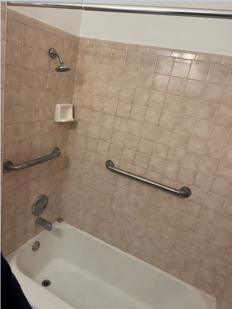 Bathroom Photo - 5627 W Burnham St
