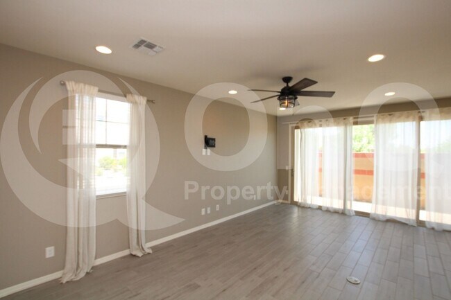 Building Photo - 17120 N 9th Pl