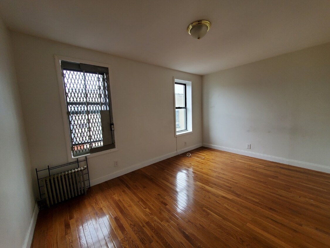 2565 Grand Concourse The Bronx Ny 10468 Room For Rent In The Bronx