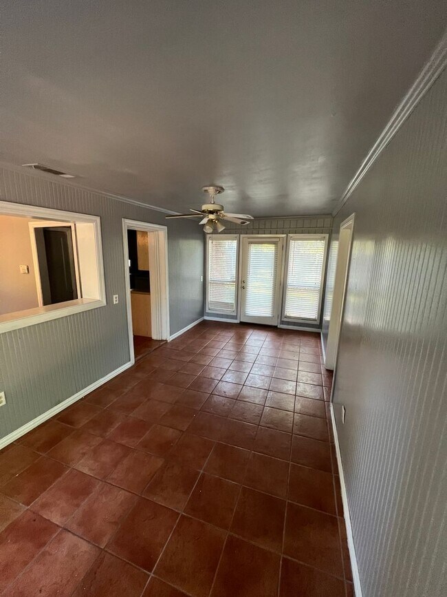 Foto del edificio - Massive 3/bed, 2 bath, newly updated!