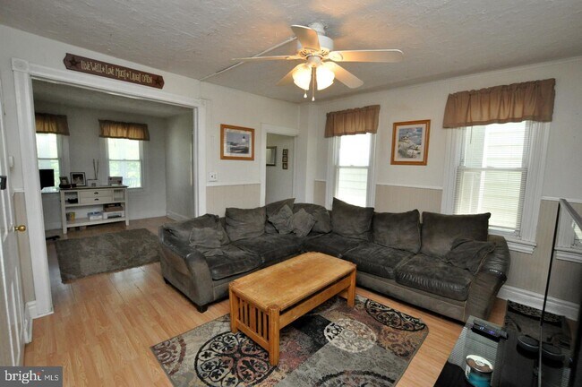 Foto del edificio - 196 Mill St