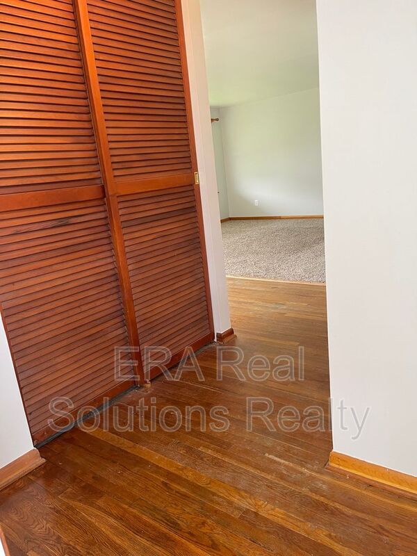 Building Photo - 582 Brooke Blvd
