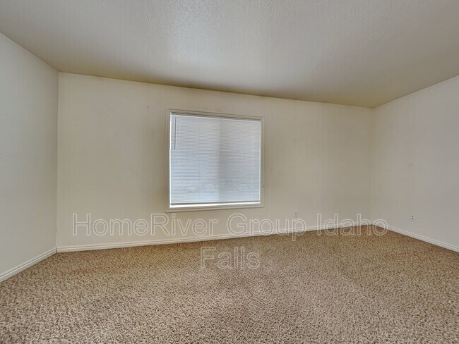 Building Photo - 1374 Midway Ave