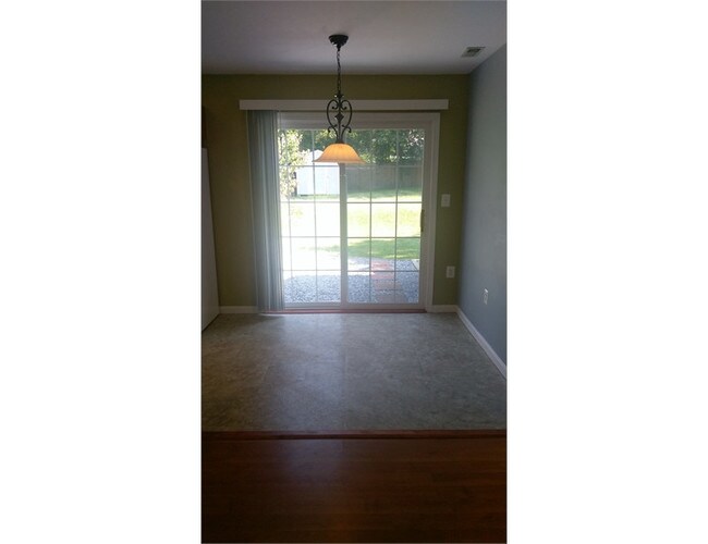 Foto del edificio - 8821 Fort Smallwood Rd