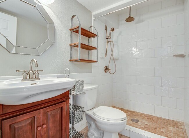 Foto del edificio - 460 Base Ave E