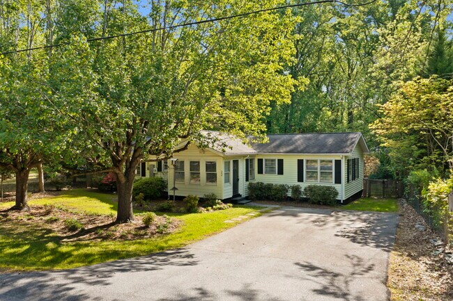 Foto del edificio - 22 Tubbs Mountain Rd