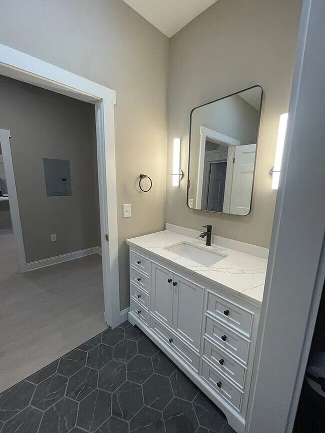 Foto del edificio - Available Newly Renovated 2 Bedroom and 1....