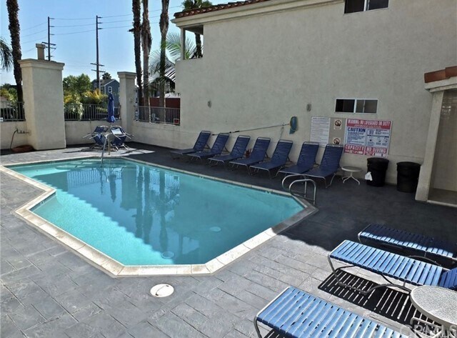 Building Photo - 3605 E Anaheim St