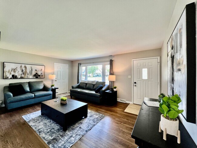 Building Photo - 2501 Elmo Pl