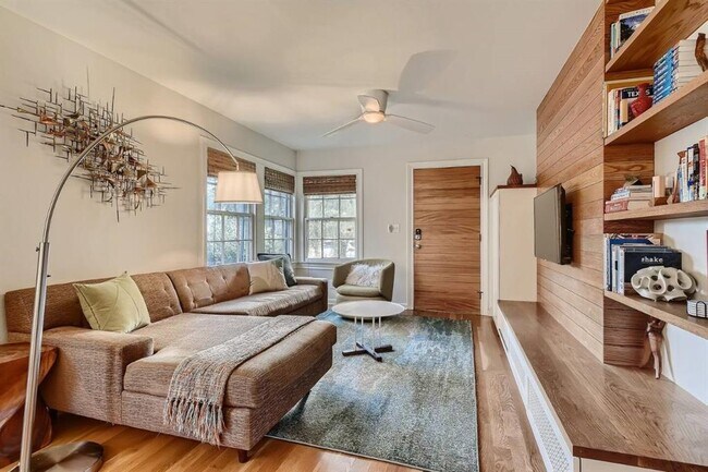 Foto del edificio - 2704 Stacy Ln