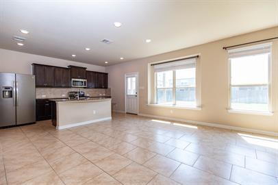 Foto principal - Prime Location with Style, Space & Conveni...