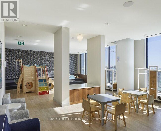 Photo du bâtiment - 950 Portage Pkwy