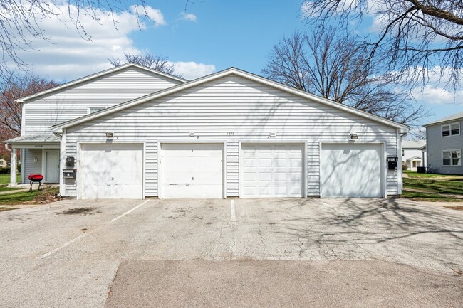 Building Photo - 1395 S Glen Cir