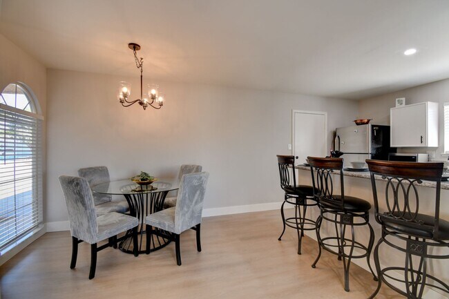 Foto del edificio - Fabulous 3-bedroom 2-bathroom home