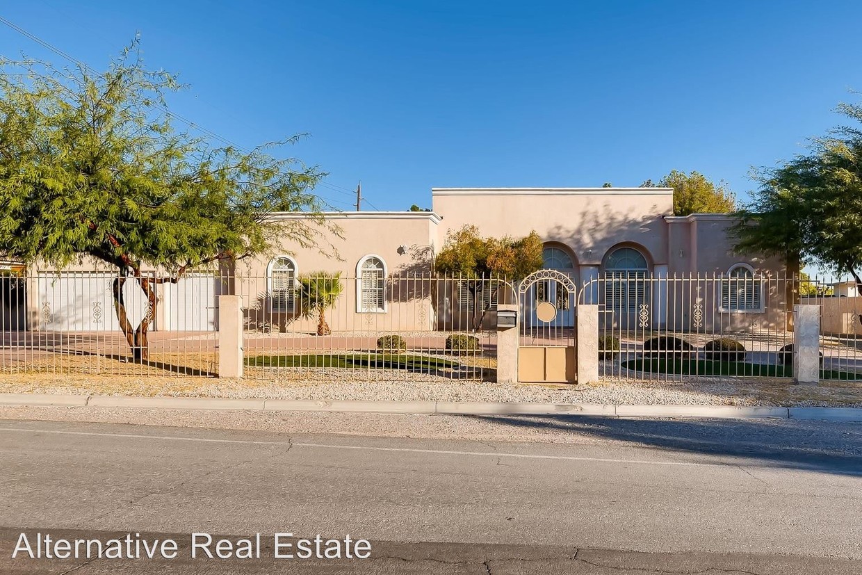 Primary Photo - 6 br, 4 bath House - 5680 Darby Avenue