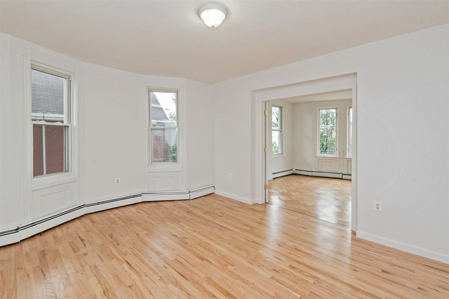 Foto del edificio - 32 Winfield Ave