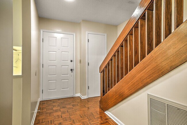 Foto del edificio - 501 Manor Dr