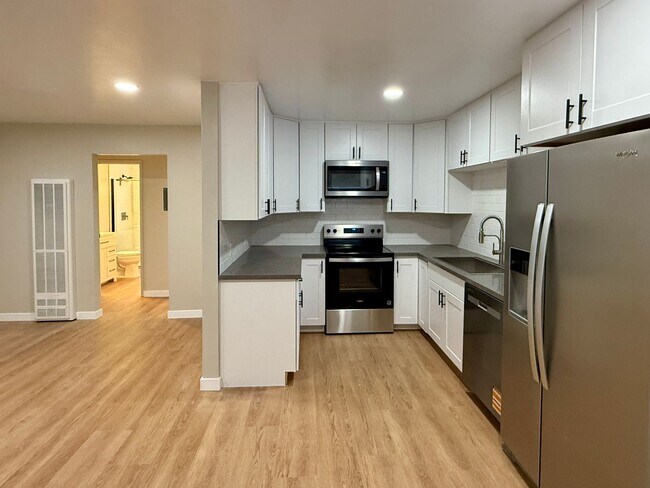 Foto del edificio - Remodeled 1 Bedroom 1 Bath Sunnyvale Apartment in Convenient Location
