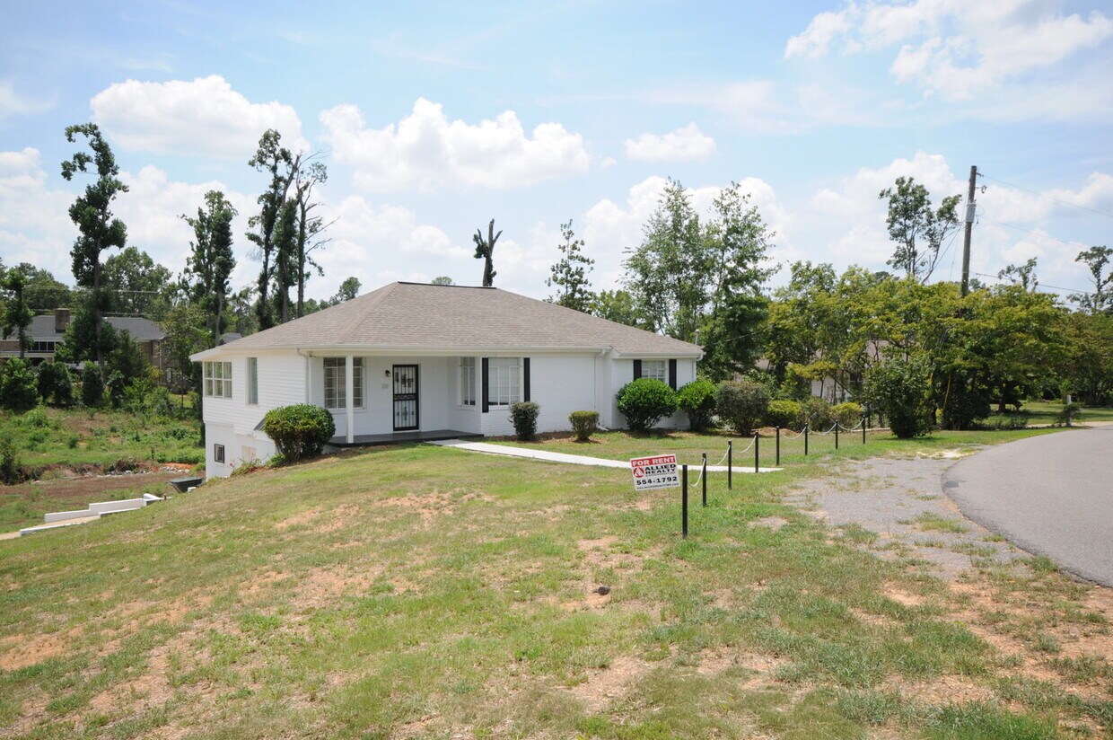 Photo - 16 Windsor Dr- 4 bed 2 bath with BONUS ROOM