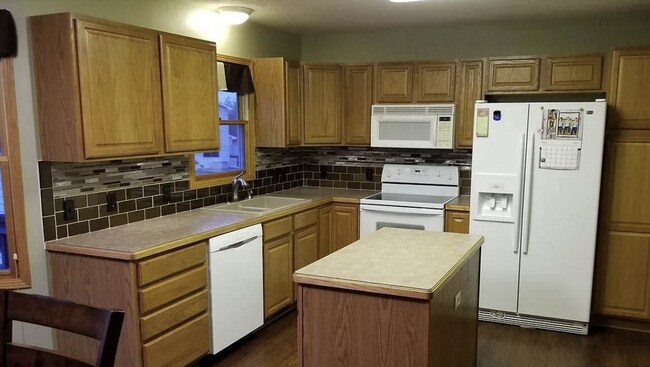 Foto del edificio - 5 Bedroom Single Family Home.  Great Locat...