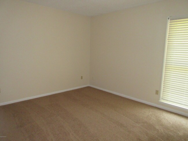 Building Photo - 117 Valencia Dr