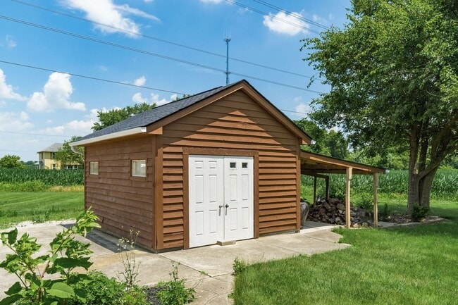 Building Photo - 6002 Bowen Rd