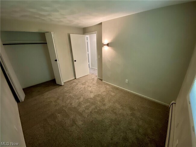 Foto del edificio - 42940 Crestlane Dr