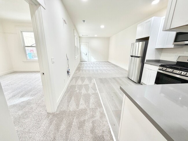 Building Photo - 4758-4764-4764 Mission St