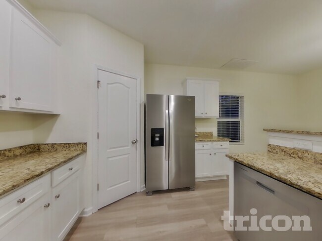 Building Photo - 2729 Yurman Rd