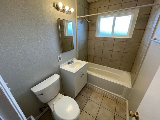 Building Photo - Beautiful Single-Story Home with Pool!