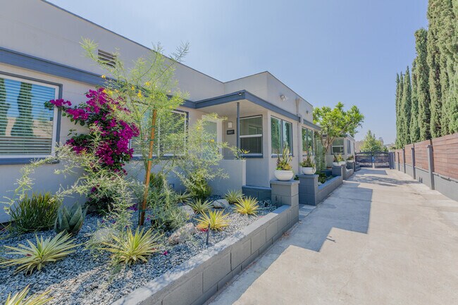 Building Photo - 5525 York Blvd