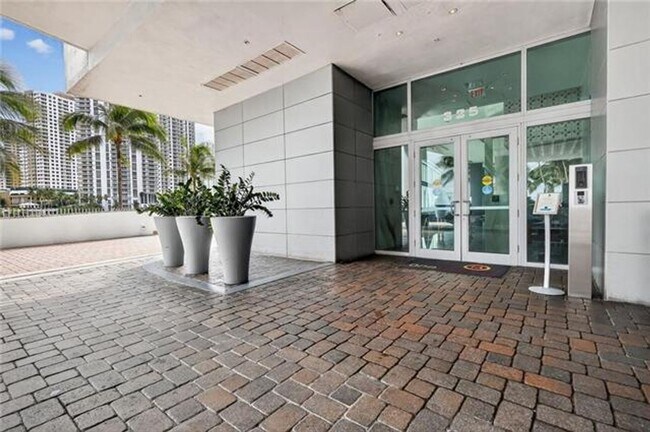 Building Photo - 325 S Biscayne Blvd