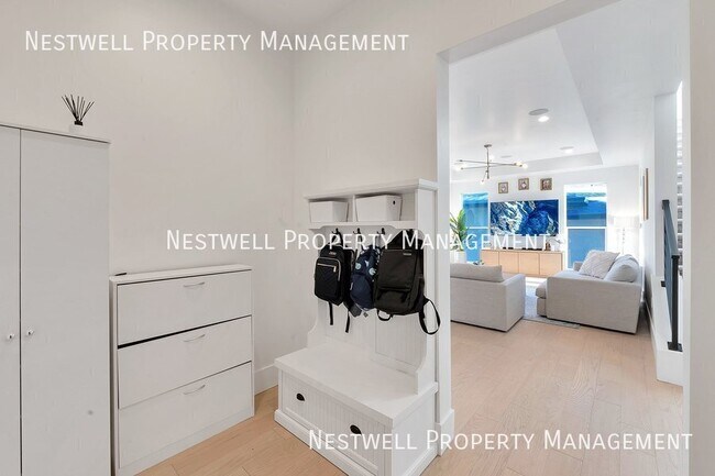 Building Photo - Stunning 6-bed Home in The Heart of Lehi´s...