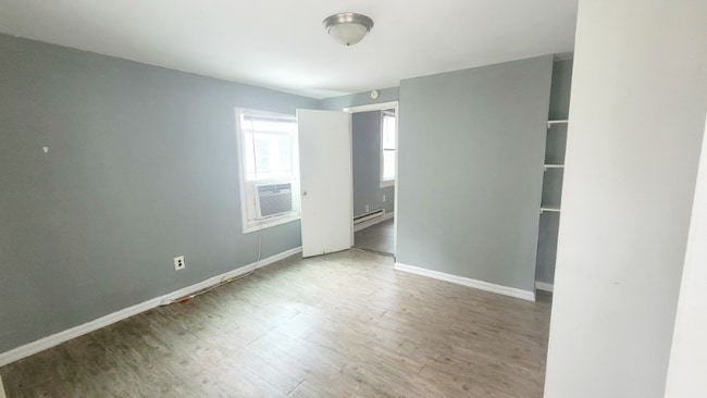 Building Photo - 516 S Pine St