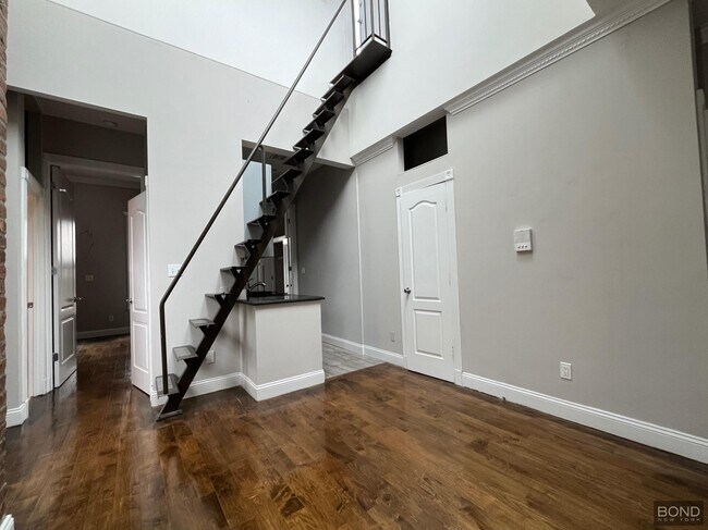 Foto del edificio - 336 E 18th St