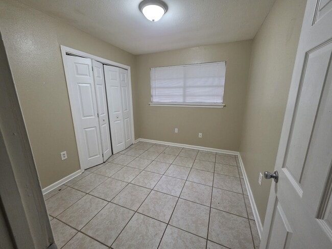 Building Photo - 2135 Richmond St