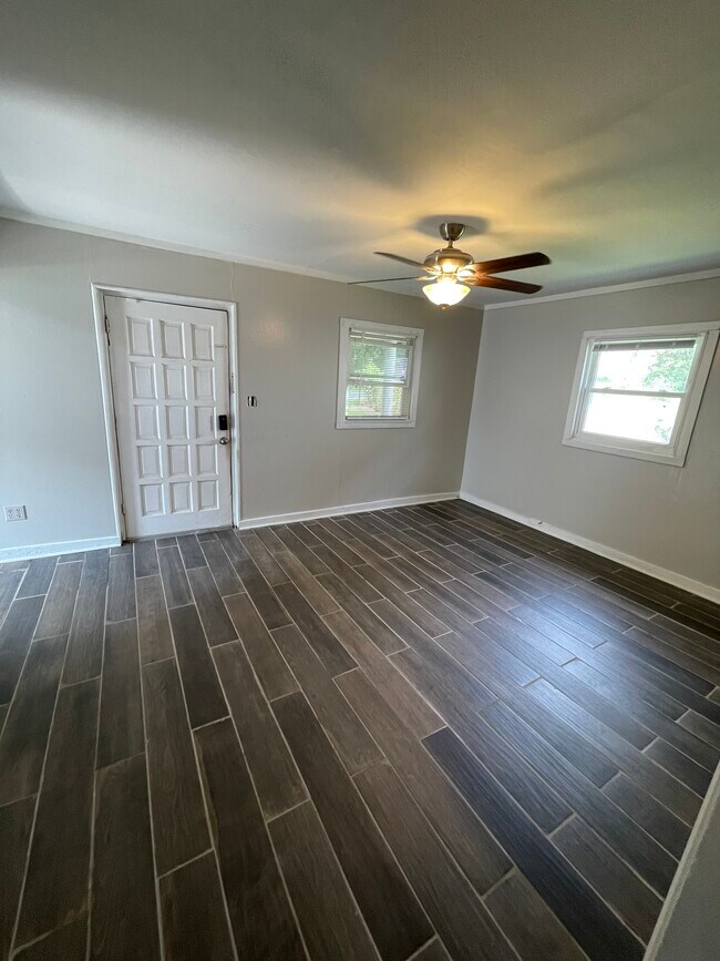 Living Room - 905 Henderson Ext