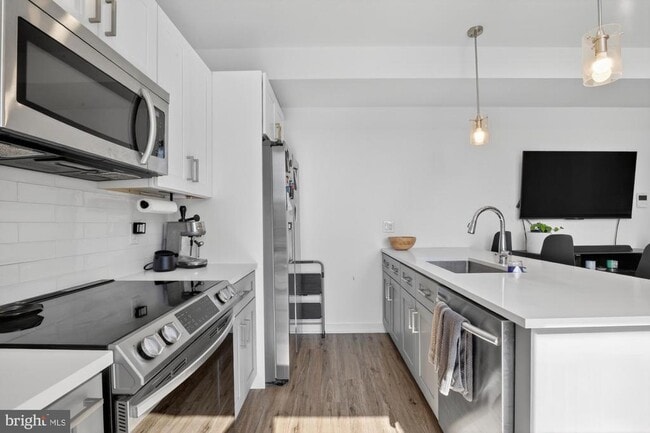 Building Photo - 304 Master St