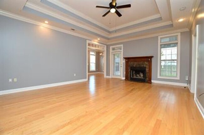 Building Photo - 3923 Sierra Court - HVP