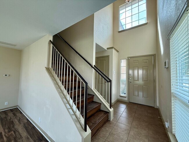 Building Photo - Beautiful 3 bedroom, 2.5 bathroom in Avery...