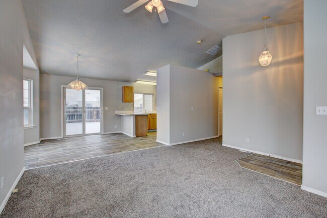 Foto del edificio - Beautiful Home with Updates and Great Loca...